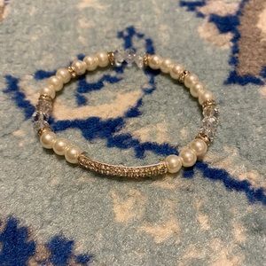 Stretchy formal pearl bracelet